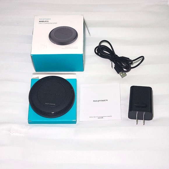 Ravpower Wireless Fast Charging Pad - Picture 3 of 7